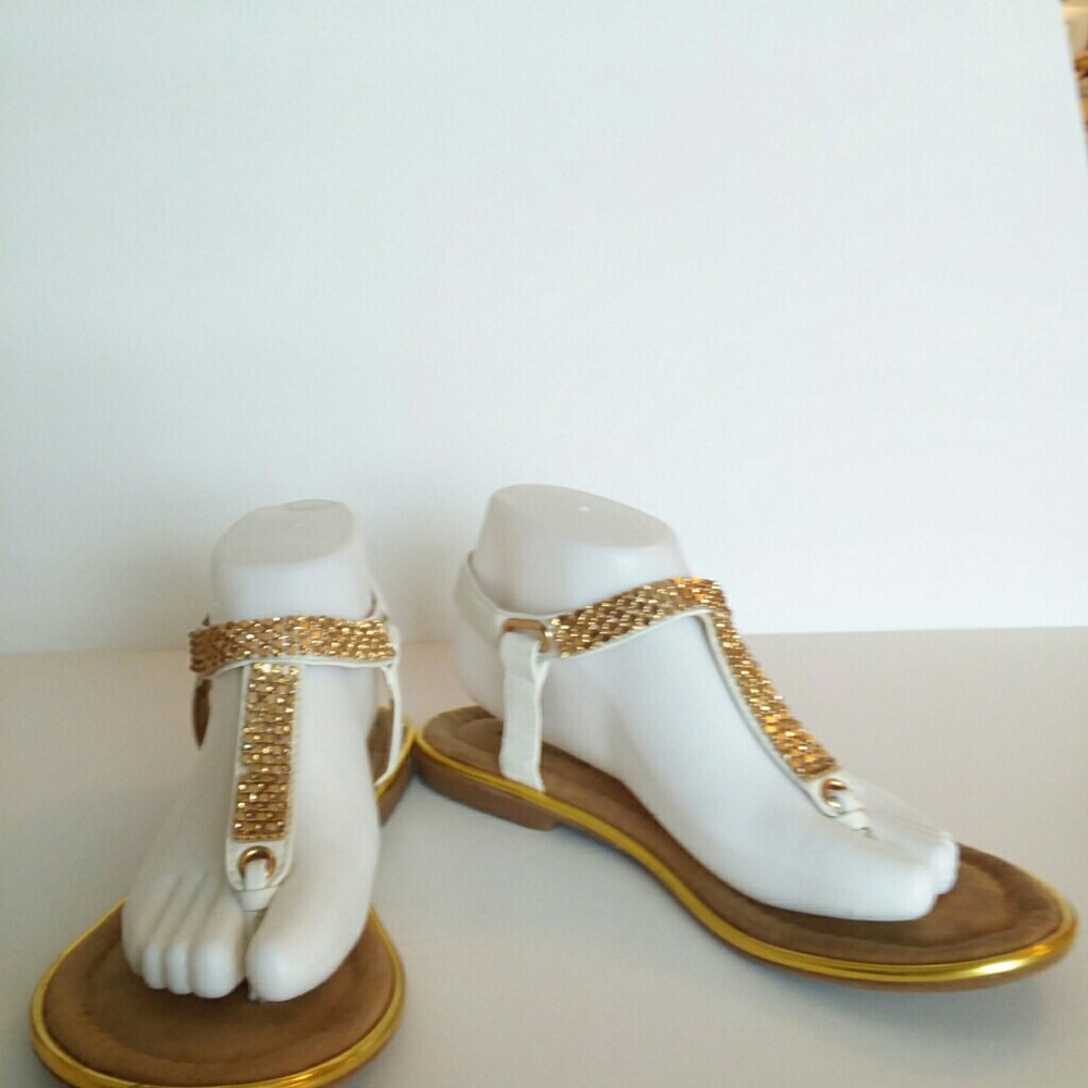 White Mountain  white thong sandals with g…